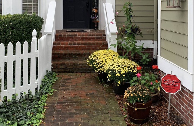 Beautiful house nested in the prestigious Prairie View Golf Club neighborhood