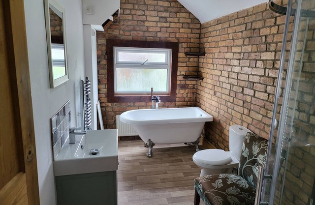 Beautiful house suitable for up to 7 people close to Stadium, hospitals & UNI