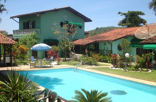 Belle maison avec 7 chambres dont 6 suites {aire de jeu confortable pour les loisirs WIFI}