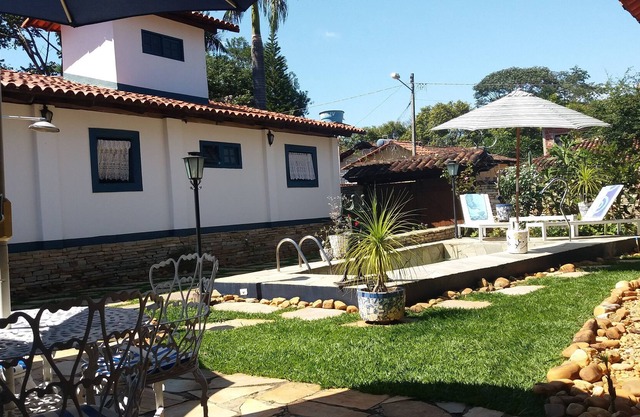 BELLE MAISON DANS LA VILLE DE PIRENÓPOLIS POUR JUSQU’À 12 PERSONNES.