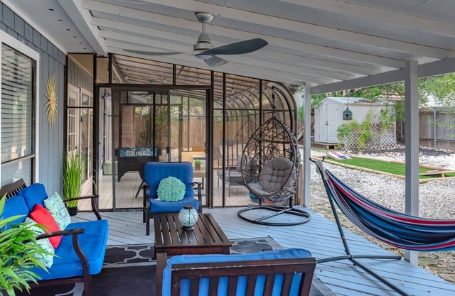 Belle maison dans un quartier verdoyant et luxueux avec \ Sunroom, salle de jeux et terrasse extérieure
