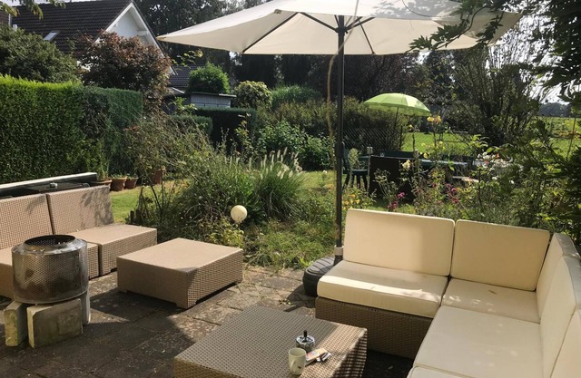 Belle maison avec 5 chambres (jusqu'à 9 personnes) cheminée & jardin, à seulement 20 min. de Cologne