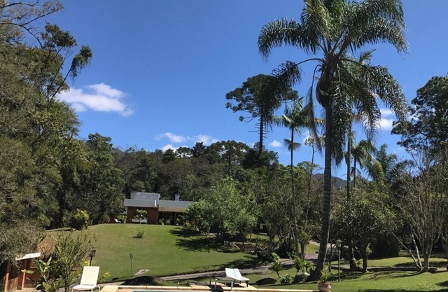 Beautiful house with 9,000m2 of gardens, wifi, 4 suites and close to Golf - 06 rooms