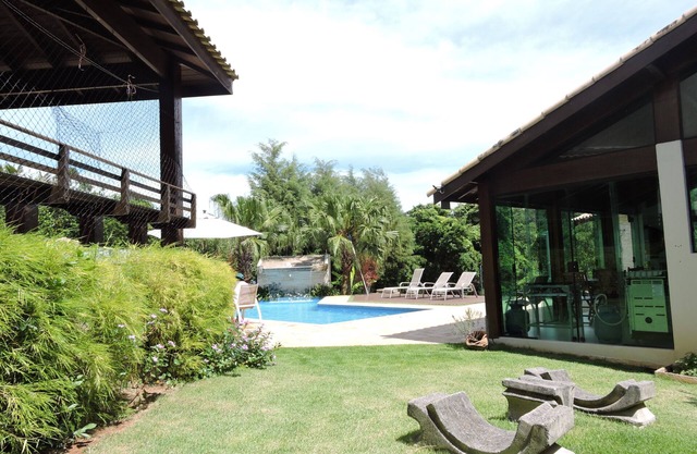 Belle maison familiale - Piscine chauffée / terrain de soccer de haut niveau ..