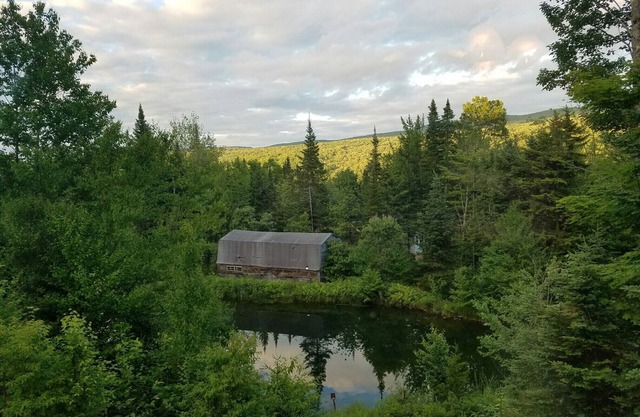 Belle maison avec vue sur la montagne