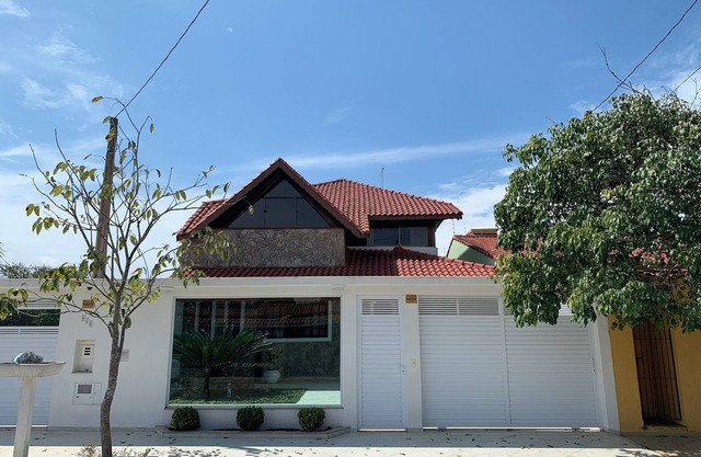 BELLE MAISON AVEC PISCINE ET BARBECUE