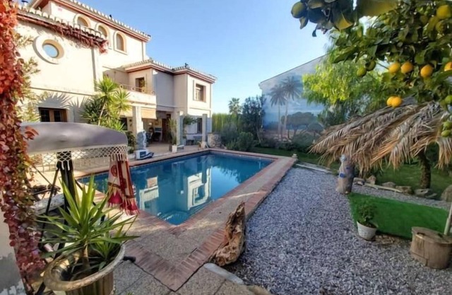 Belle maison avec piscine, jardin et wifi