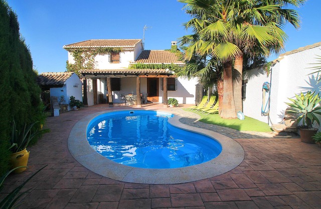 Belle maison avec piscine privée et cheminée