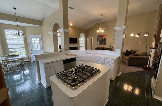 Beautiful Houston Superb 4/5 bedroom Executive Home