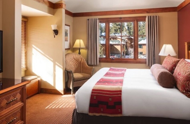 Beautiful Incline Village w/ access to adjacent Hyatt Hotel Resort & private bch