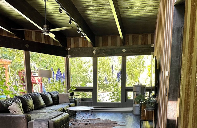 Beautiful Jackson Hole Home, Hot Tub and Gym! Fire Pit! 10 min from Town!