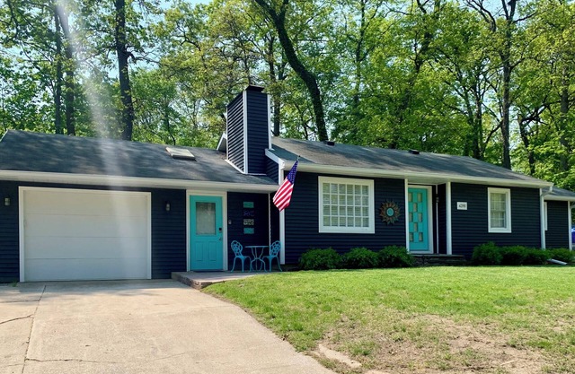 Beautiful lake access home just steps from renowned Clark Lake!