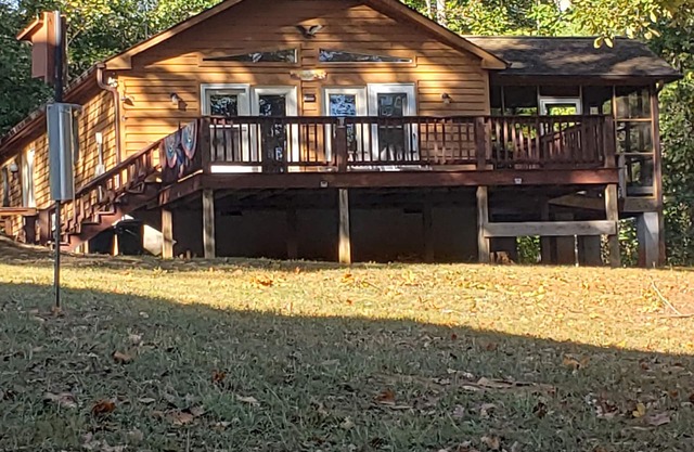 Oh Be Joyful Belle Lake Cottage avec vue sur l'eau et quai