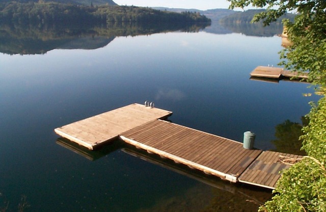 Beautiful Lake Home Front sur Acre avec bain à remous et un quai privé