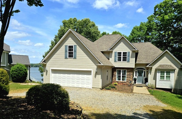 Beautiful Lake Gaston NC..... Views to remember for a lifetime!