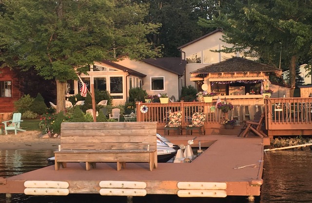 Beautiful Lake Home with Tiki Bar for EXTRA FUN