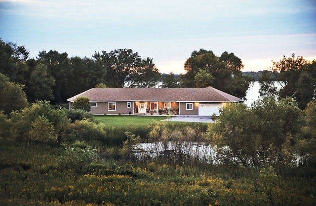 Belle maison de lac sur le lac Long, pour 18 personnes, plus de 2 acres