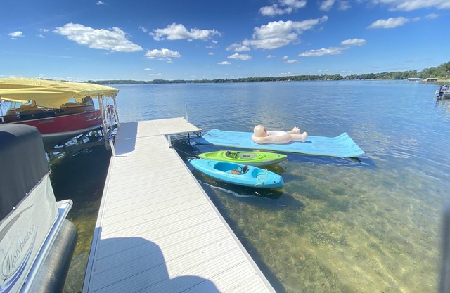 Belle maison de lac sur l'un des lacs les plus propres et les plus clairs avec une grande pêche.