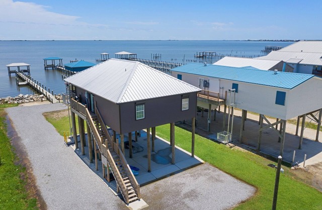 Beautiful Lake House w/ Private Pier & Dock, Kayaks, Fishing + Crabbing Gear