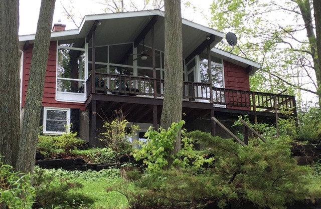 Belle maison au bord du lac dans le nord du Michigan