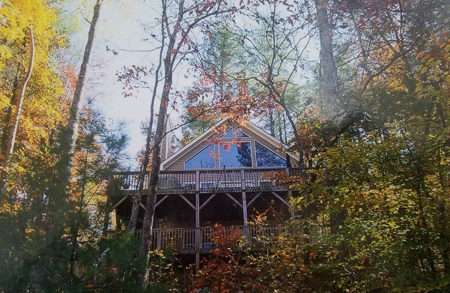 Belle Lake House sur le lac Hiwassee à Bear Paw avec Dock et des vues majestueuses