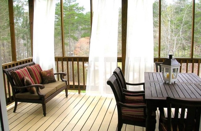 Belle maison au bord du lac avec bateau ponton disponible! Location de jet ski également disponible