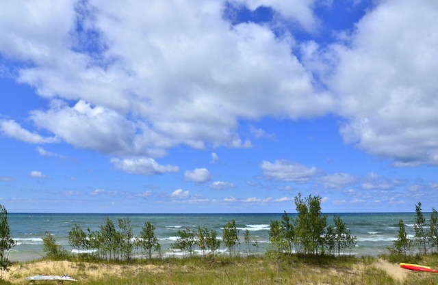 Beautiful Lake Michigan Beachfront Localisation