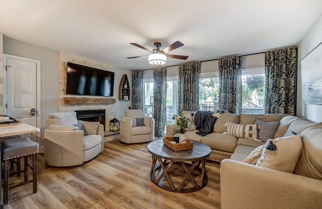 Beautiful Lake Norman waterfront location! Steps to pool, lake, restaurant!