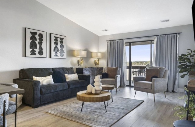 Beautiful lake view condo w/indoor+outdoor pools, pickleball- marina nearby