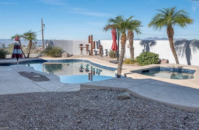 Beautiful Lake Havasu Pool Home in quiet neighborhood w/ Mountain & Lake VIEWS!