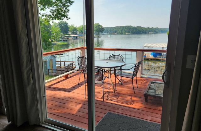 TOUT NEUF! Lakefront House au lac d'Egypte! Quai privé, plage, Boat House