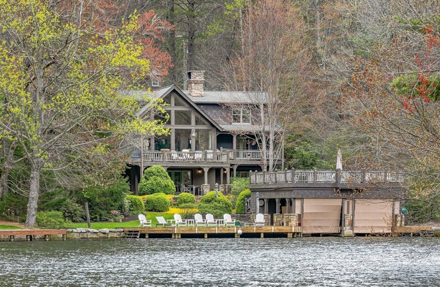 Beautiful lakefront home nestled into a cove