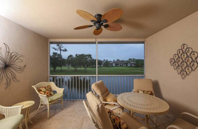 Beautiful lakefront 2/2 condo in Heritage Oaks Golf and Country Club - Par Then Bar