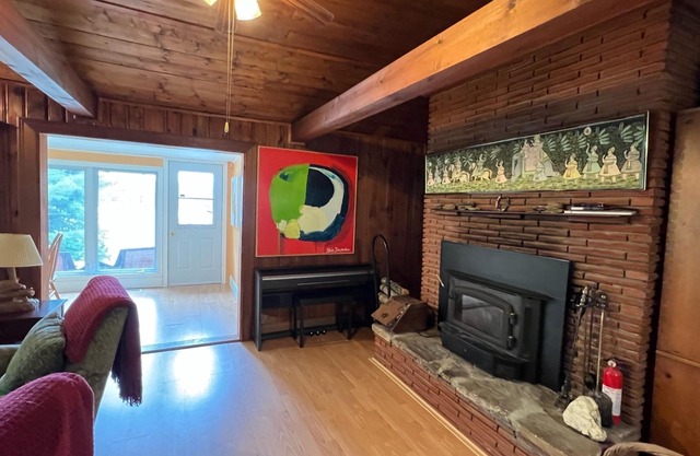Magnifique chalet au bord du lac, à 1 heure au nord de Montréal