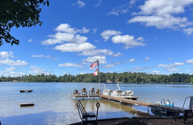 Magnifique chalet au bord du lac parfait pour les familles nombreuses / multiples # 1 par les avis