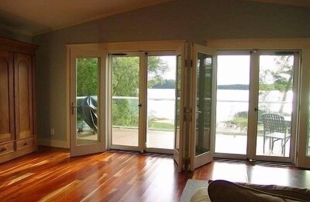 Belle maison au bord du lac, vue magnifique, plage privée, quai, radeau