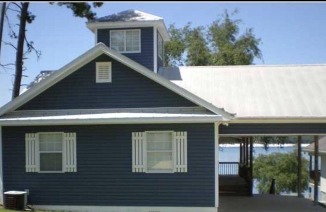 Beautiful Lakefront home 20 minutes from Panama City Beach .