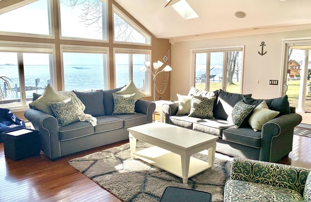 Belle maison sur le lac St Clair!