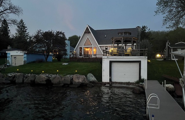 Belle maison du lac directement sur le lac Hubbard, côte est