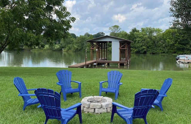 Beautiful Lakefront Retreat w/ Private Dock! Minutes from public boat ramp