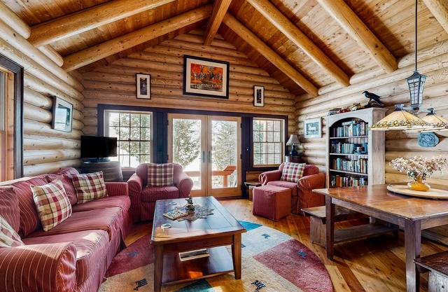 NOUVELLE LISTE! Belle maison au bord du lac w / vues, pont, quai, 2 kayaks et foyer