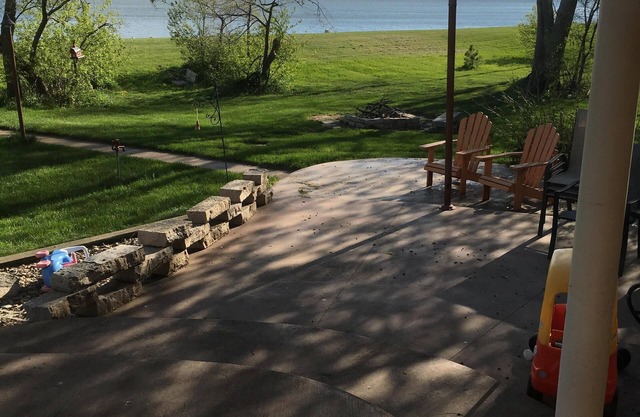 Belle maison au bord du lac sur les appartements, 8 couchages, cadre en bois, station