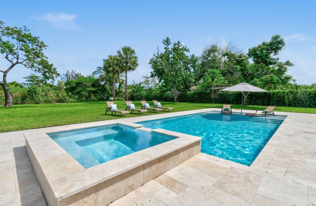 Beautiful Lakeside Oasis