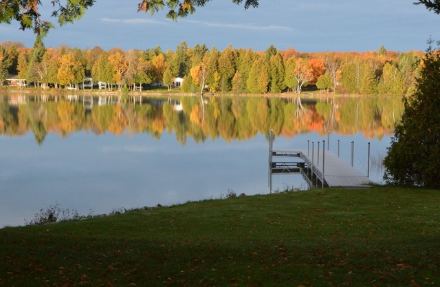 Belle cabine au bord du lac - Très bien situé et commodités (canoë, kayak, bateau, etc.)