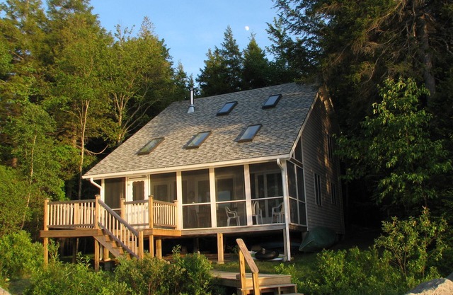 Belle Lakeside Cottage sur Spring River Lake dans le Maine