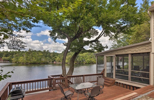 Beautiful Lakeside Milford Family Home & Deck