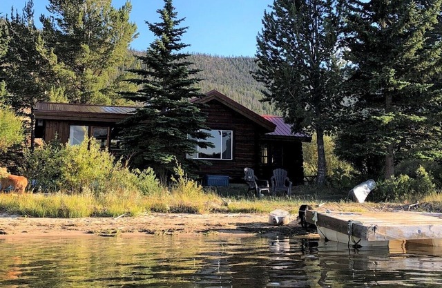 La maison du lac au Picture Rock Ranch