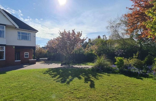 Beautiful Large Family Home With Games Room
