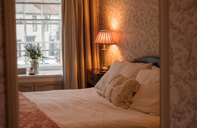 Beautiful Large Character Home ~ 5* Town Centre Location ~ Free Easter Treats