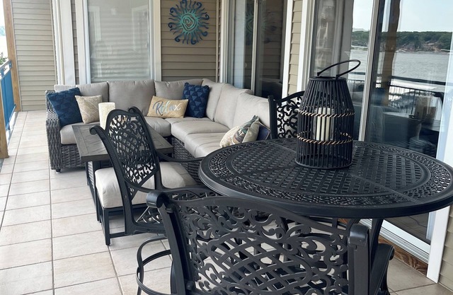 Beau, grand condo au bord de l'eau, vue sur le canal principal, glissement de bateau et 4Bed 4Bath